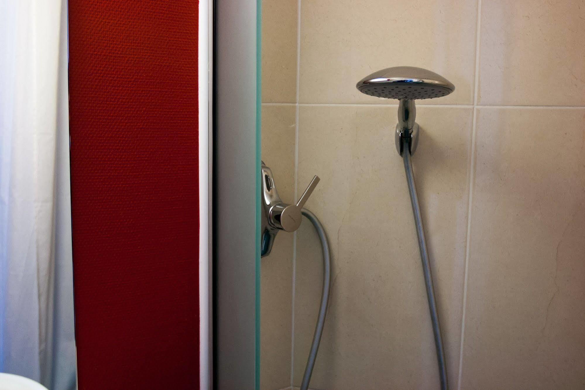 B&B Hotel Toulon La Seyne Sur Mer ภายนอก รูปภาพ